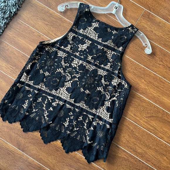 Express : Women's Black Lace Tank Top - Picture 4 of 6